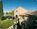 Maison avec jardin sous un ciel bleu, Boutique Hôtels en Occitanie Charme & Design