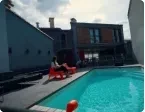 Piscine extérieure avec transats et bâtiment moderne, Boutique Hôtels en Occitanie Charme & Design